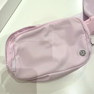 Meadowsweet lululemon belt bag 1L